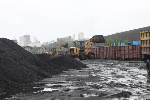 Wheel loaders transferring coal into railway wagons